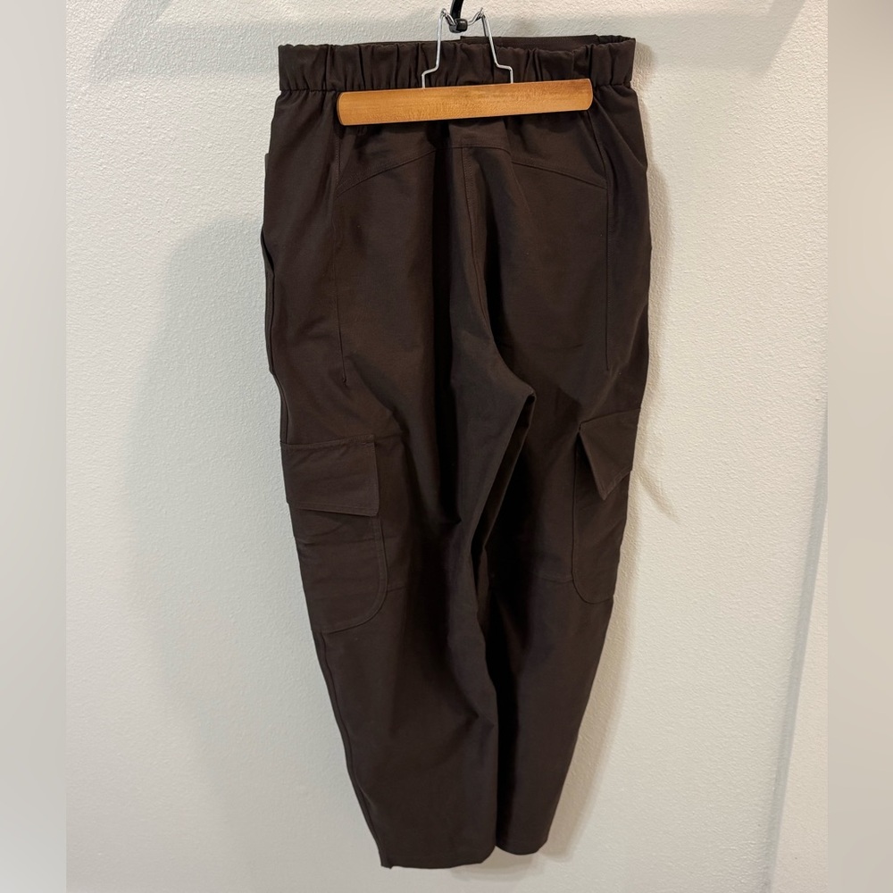 Lululemon Women's Light Utilitech Cargo Pocket High-Rise Pant in Espresso Brown - Picture 3 of 6